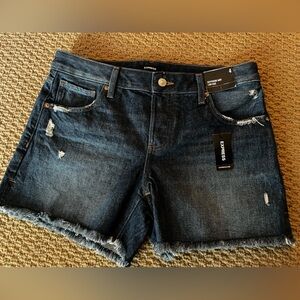 Express boyfriend midi low rise jean shorts size 4 NWT retails $64